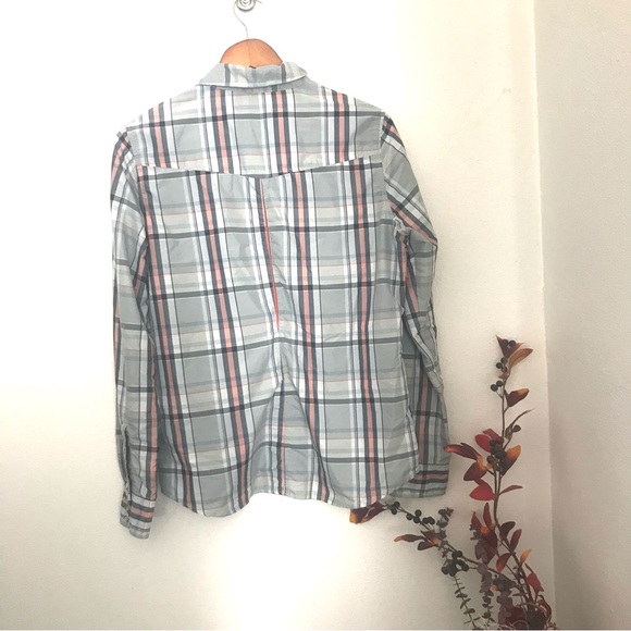 Womens SIMMS guide button snap shirt. Large - Picture 2 of 9